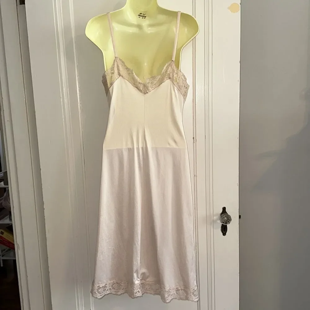 Vintage‎ Olga light pink nylon full slip with lace trim